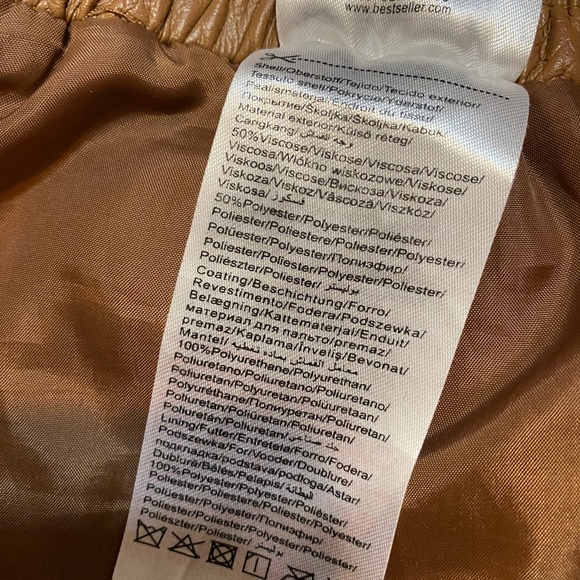 Brown snakeskin faux leather shorts Vero Moda with elastic waist and pockets - Picture 4 of 4